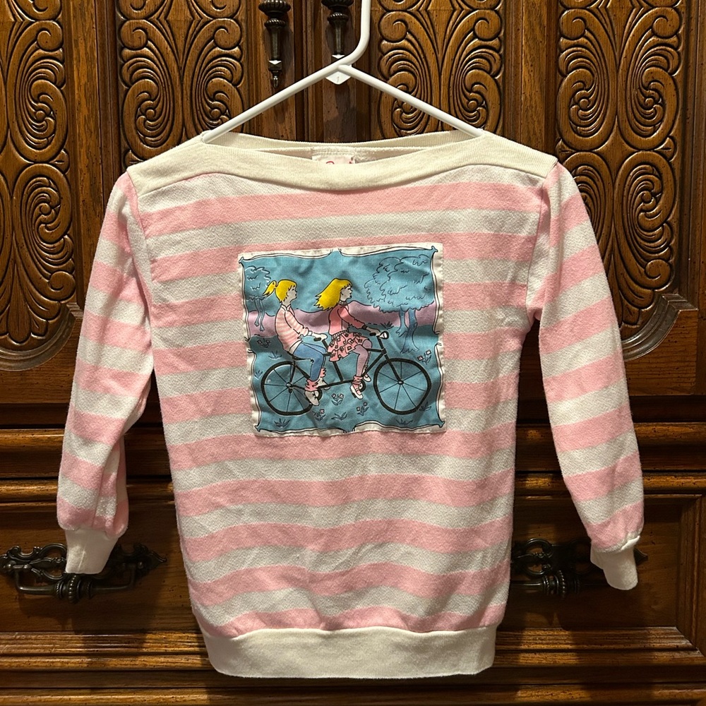 Vintage Breakout striped pullover graphic crewneck!